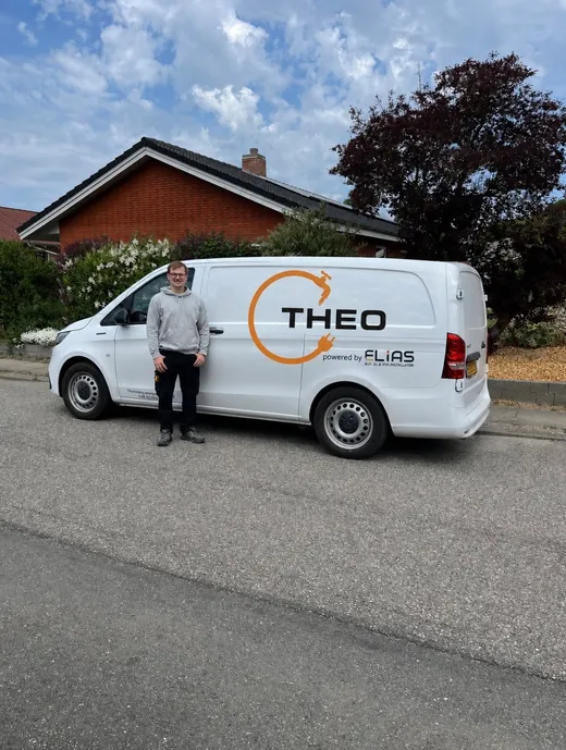 Anders Bille ved THEO-bilen